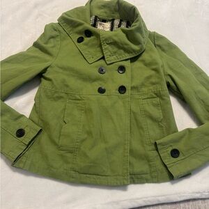 Tulle Anthropologie Pea 🫛 Green Coat jacket with Wide Lapels and Cropped Design